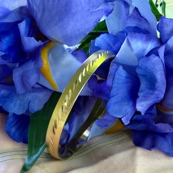 Fabulous Monet Etched Gold Bangle Vintage - Picture 4 of 7